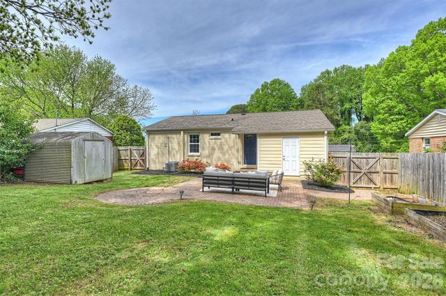 2314 Crestview Drive, Charlotte, NC 28216