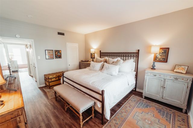 4320 Bellaire Drive S 130W, Fort Worth, TX 76109