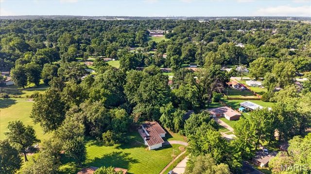 8300 Pepperidge Drive, Berkeley, MO 63134