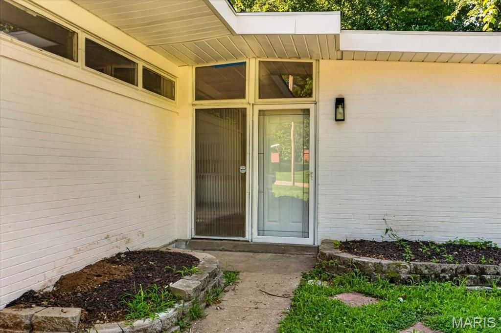 8300 Pepperidge Drive, Berkeley, MO 63134