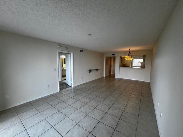 7763 Southampton Terrace 405, Tamarac, FL 33321