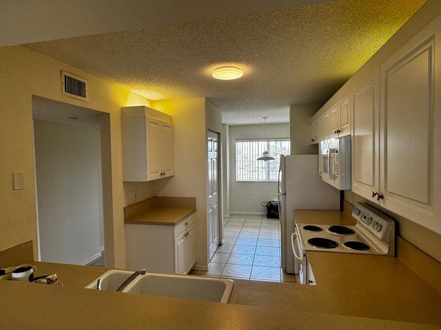 7763 Southampton Terrace 405, Tamarac, FL 33321