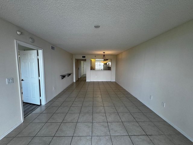 7763 Southampton Terrace 405, Tamarac, FL 33321