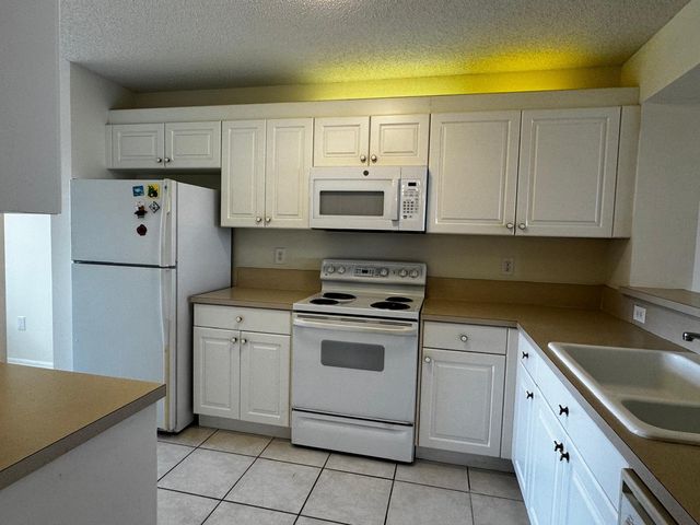 7763 Southampton Terrace 405, Tamarac, FL 33321