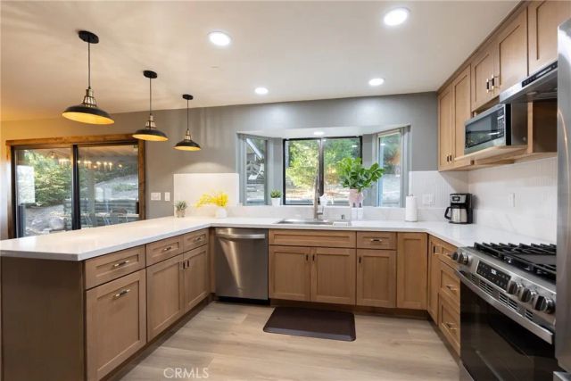 27808 Alpen Drive, Lake Arrowhead, CA 92352
