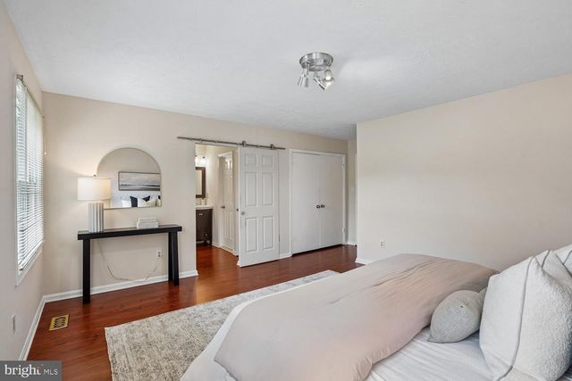4609 SAND ROCK LN, Chantilly, VA 20151