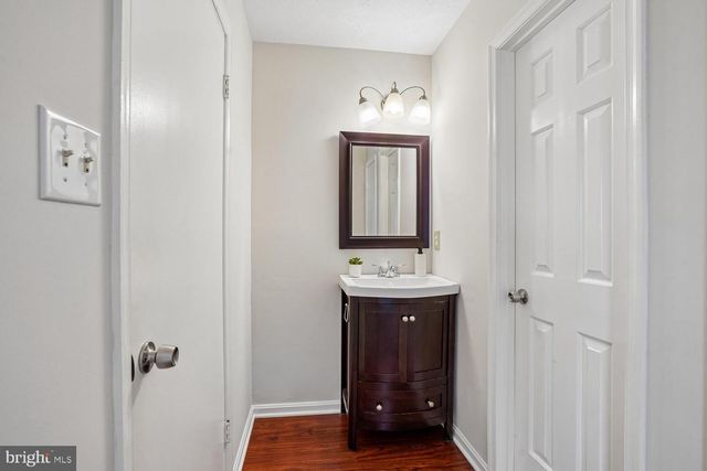 4609 SAND ROCK LN, Chantilly, VA 20151