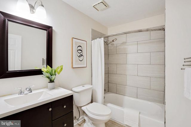 4609 SAND ROCK LN, Chantilly, VA 20151