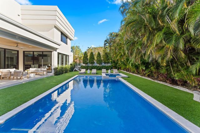 1032 SE 12th Way, Fort Lauderdale, FL 33316