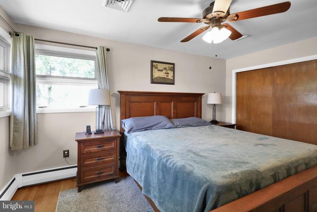 33 LAWNDALE RD, Wyomissing, PA 19610