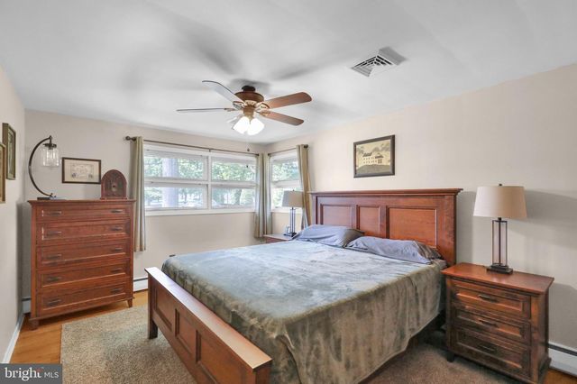 33 LAWNDALE RD, Wyomissing, PA 19610