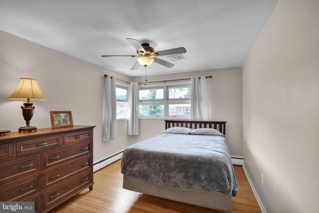 33 LAWNDALE RD, Wyomissing, PA 19610