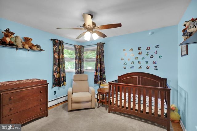 33 LAWNDALE RD, Wyomissing, PA 19610