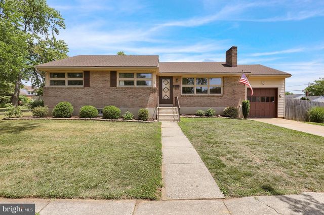 33 LAWNDALE RD, Wyomissing, PA 19610