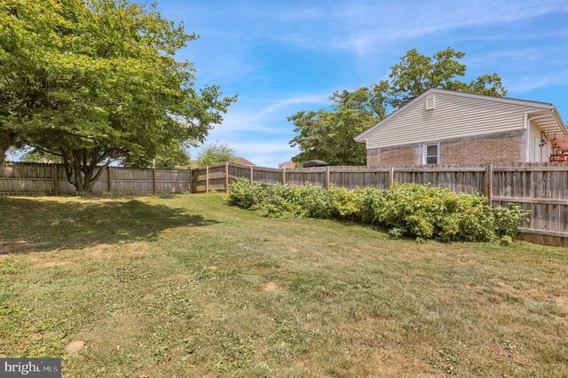 33 LAWNDALE RD, Wyomissing, PA 19610
