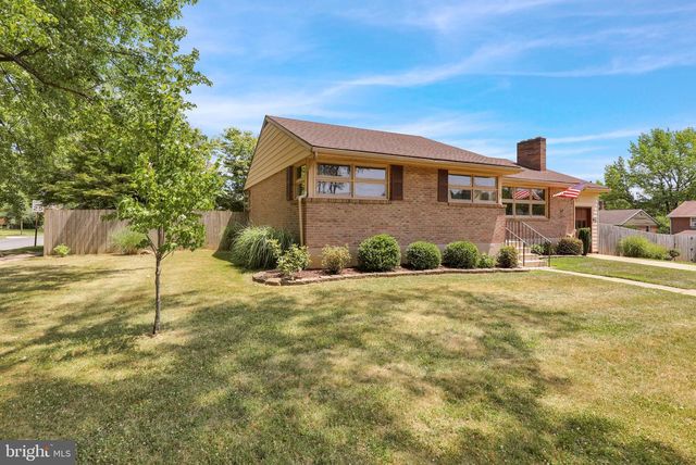 33 LAWNDALE RD, Wyomissing, PA 19610
