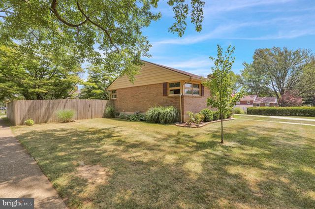 33 LAWNDALE RD, Wyomissing, PA 19610