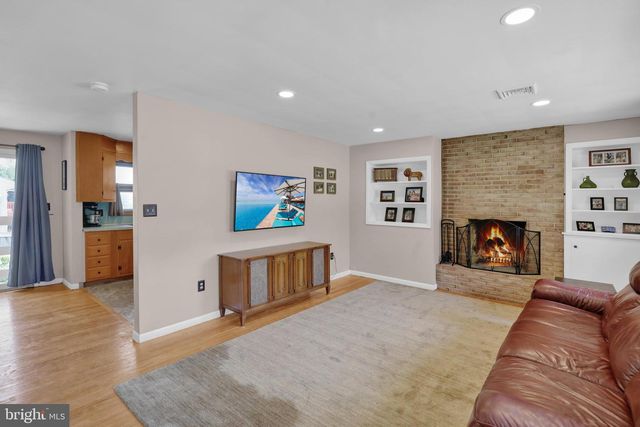33 LAWNDALE RD, Wyomissing, PA 19610