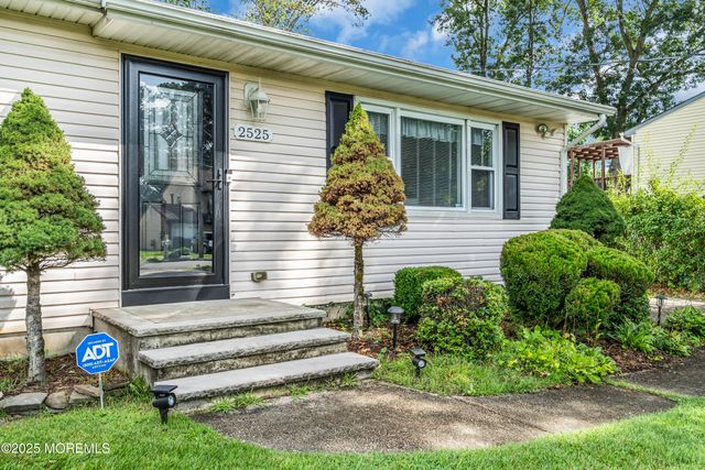 2525 Holly Hill Road, Manchester, NJ 08759