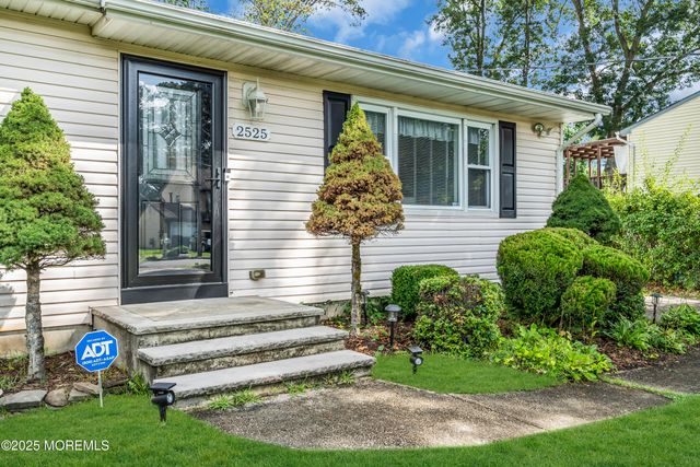 2525 Holly Hill Road, Manchester, NJ 08759