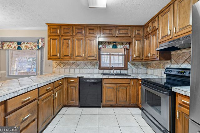 105 Walden Way, Fayetteville, GA 30214