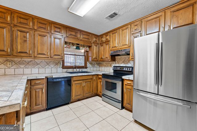 105 Walden Way, Fayetteville, GA 30214