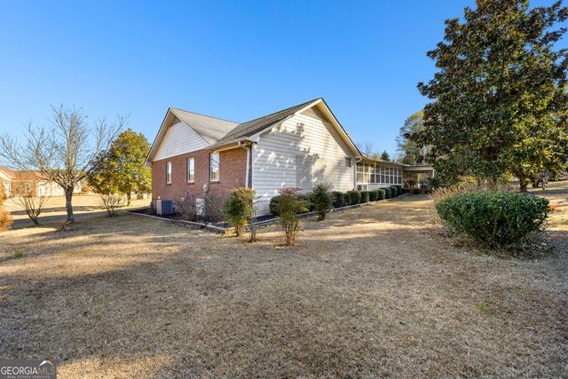 105 Walden Way, Fayetteville, GA 30214