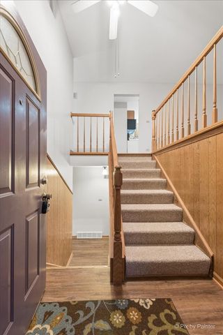 1842 Country Knoll Lane, Elgin, IL 60123