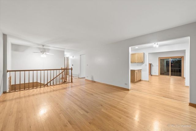 1842 Country Knoll Lane, Elgin, IL 60123