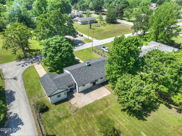 540 E 4th Street, Baxter Springs, KS 66713