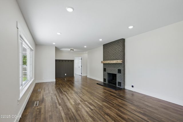 540 E 4th Street, Baxter Springs, KS 66713