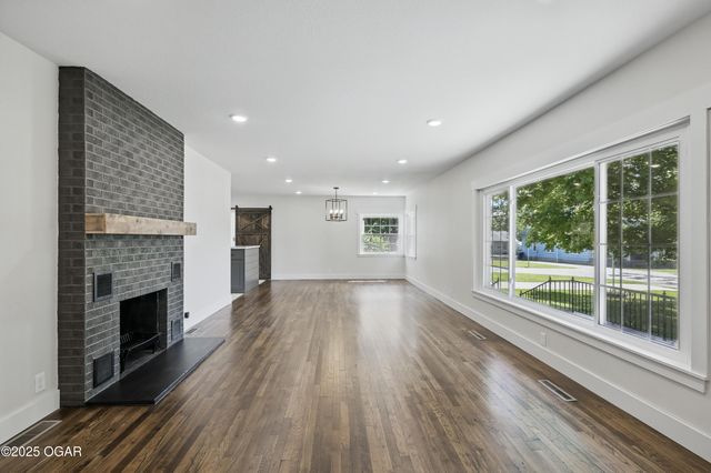 540 E 4th Street, Baxter Springs, KS 66713