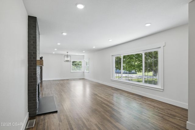 540 E 4th Street, Baxter Springs, KS 66713