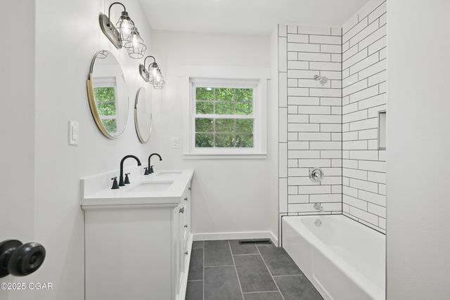 540 E 4th Street, Baxter Springs, KS 66713