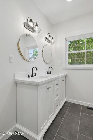 540 E 4th Street, Baxter Springs, KS 66713