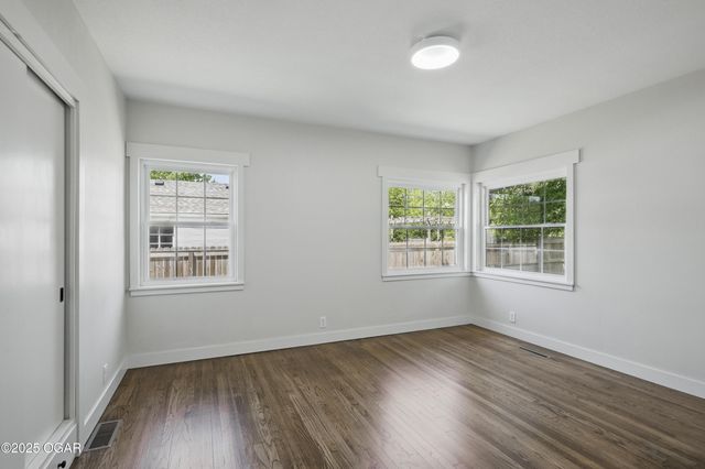 540 E 4th Street, Baxter Springs, KS 66713