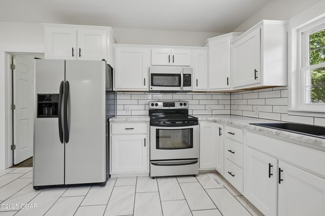 540 E 4th Street, Baxter Springs, KS 66713