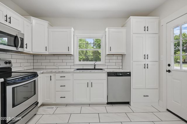 540 E 4th Street, Baxter Springs, KS 66713