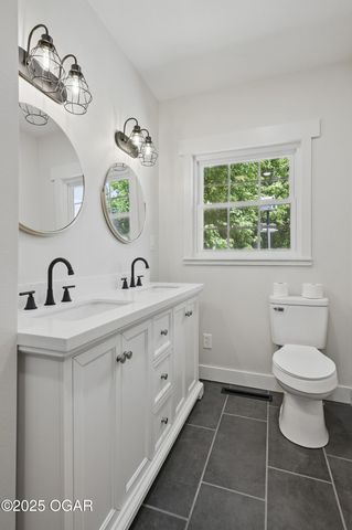 540 E 4th Street, Baxter Springs, KS 66713