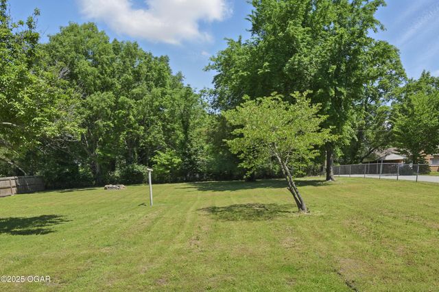 540 E 4th Street, Baxter Springs, KS 66713