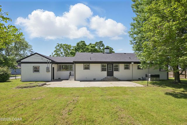 540 E 4th Street, Baxter Springs, KS 66713