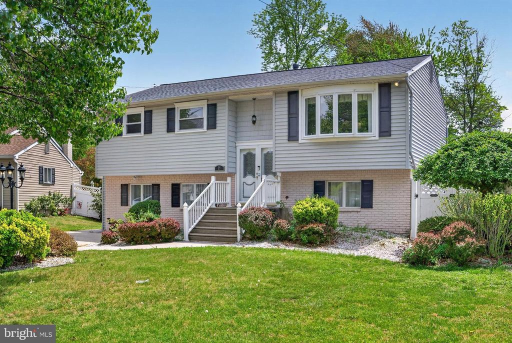 29 CLARK DR, Barrington, NJ 08007