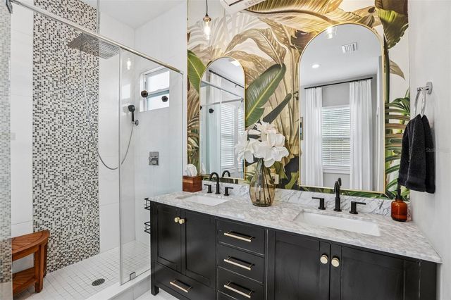 472 36TH AVENUE N, St Petersburg, FL 33704