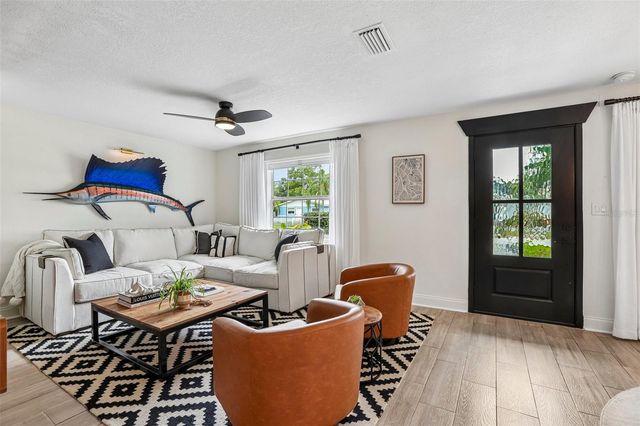 472 36TH AVENUE N, St Petersburg, FL 33704