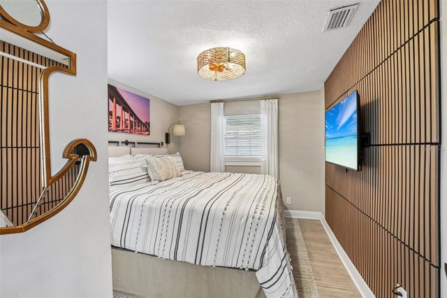 472 36TH AVENUE N, St Petersburg, FL 33704