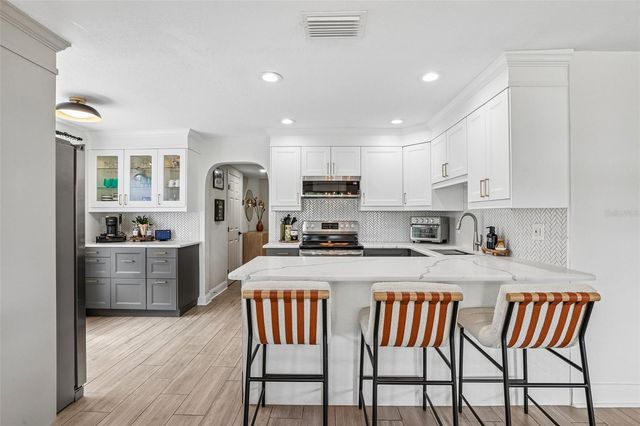 472 36TH AVENUE N, St Petersburg, FL 33704