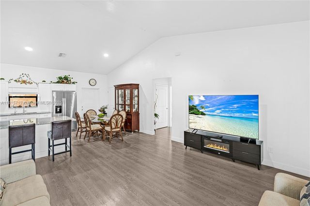 9012 S INDIO CT, La Belle, FL 33935