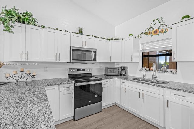 9012 S INDIO CT, La Belle, FL 33935