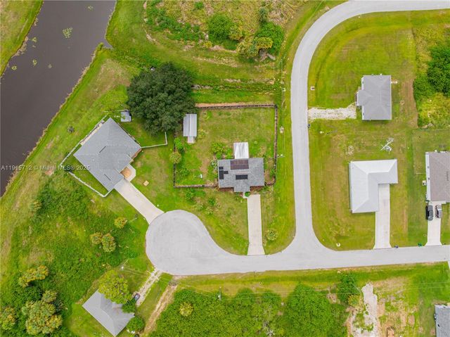 9012 S INDIO CT, La Belle, FL 33935