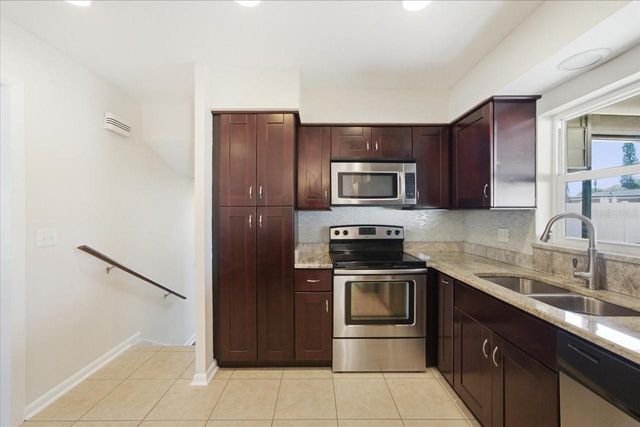 6116 N GLEN AVENUE, Tampa, FL 33614